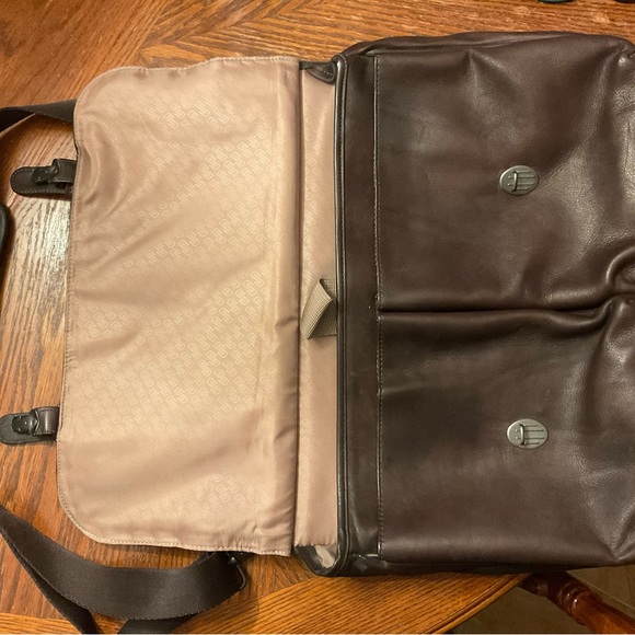 Solo Genuine Leather Multi Pocket Padded Computer Pocket Shoulder Crossbody Bag! - Picture 13 of 16